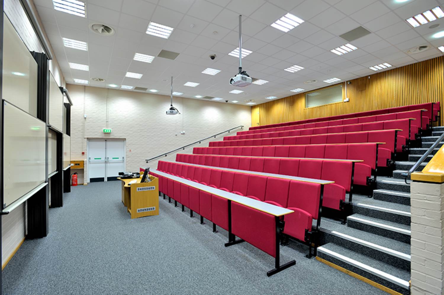 college-lane-lecture-theatre-university-of-hertfordshire