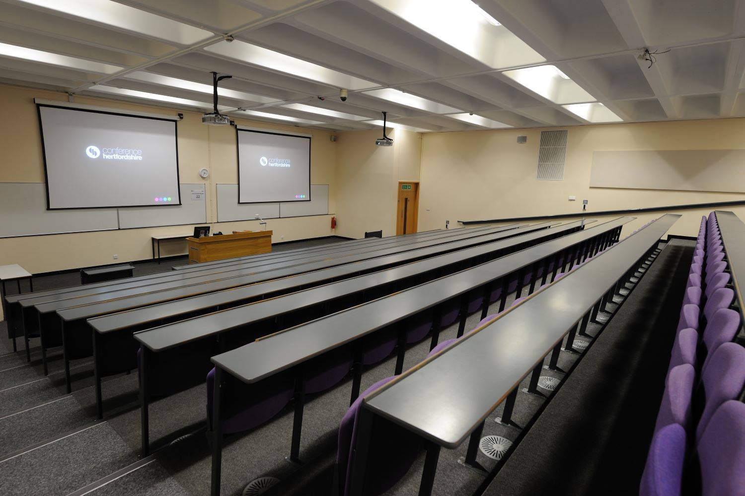 lecture-theatre-university-of-hertfordshire